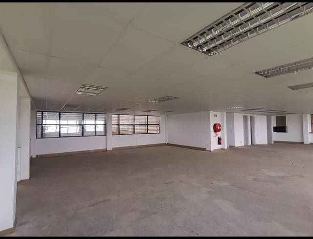 1,726M² WAREHOUSE TO LET IN JET PARK